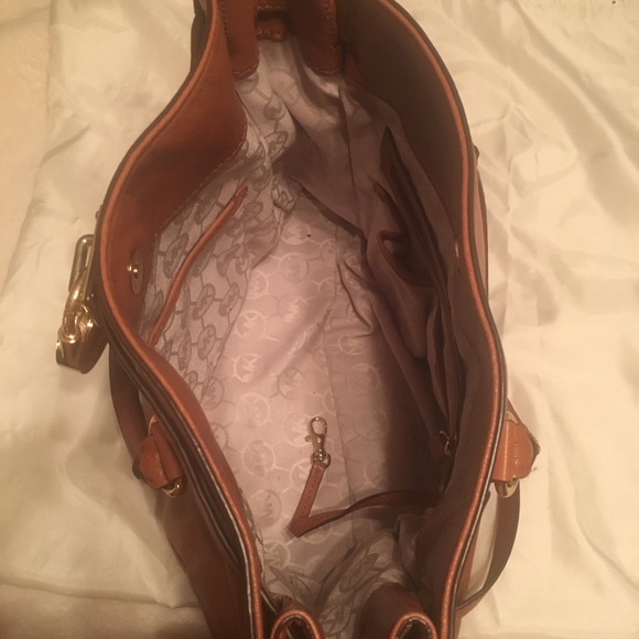 Michael Kors Hamilton Large Tote - Picture 4 of 5